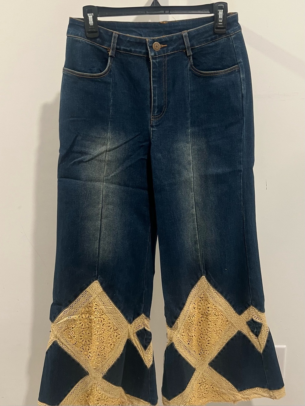 Jaded Gypsy Feeling Hippie Jeans Size XS/S waist 16’ max 17’ Inseam 30’ NWOT - Picture 2 of 3